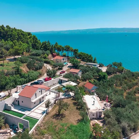 Vila Mediterranean Oasis Seaside With Pool