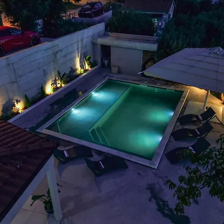 Villa Mediterranean Oasis Seaside With Pool *