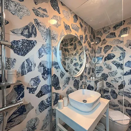 Villa Mediterranean Oasis Seaside With Pool *