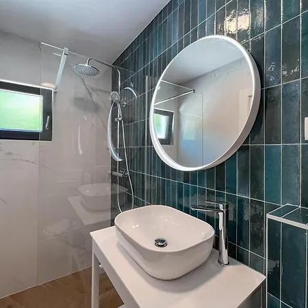 Mediterranean Oasis Seaside With Pool Villa Split