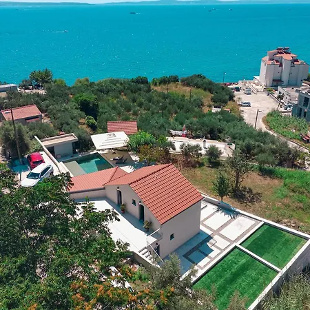 Villa Mediterranean Oasis Seaside With Pool *