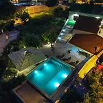 Mediterranean Oasis Seaside With Pool וילה ספליט