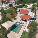 וילה Mediterranean Oasis Seaside With Pool ספליט