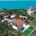 וילה Mediterranean Oasis Seaside With Pool *