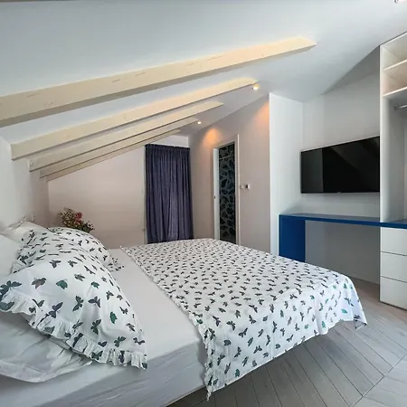 Mediterranean Oasis Seaside With Pool *