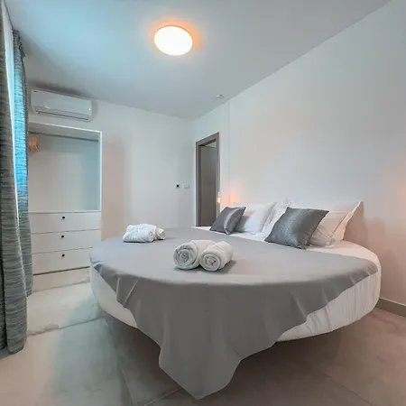 Villa Mediterranean Oasis Seaside With Pool