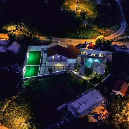 Mediterranean Oasis Seaside With Pool Villa *