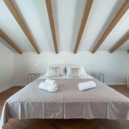 Mediterranean Oasis Seaside With Pool Villa Split