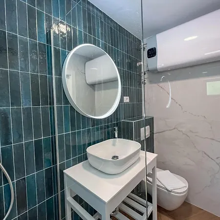 Villa Mediterranean Oasis Seaside With Pool Split