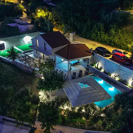 Villa Mediterranean Oasis Seaside With Pool