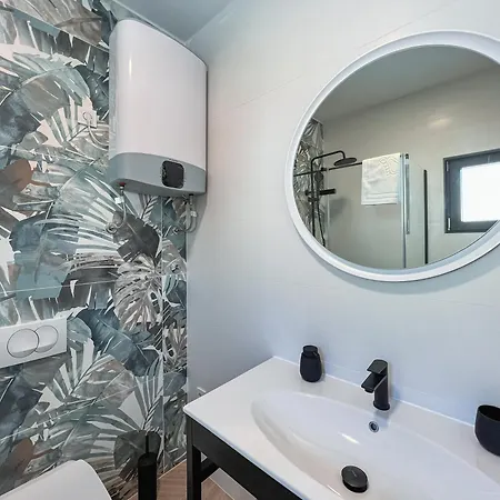 Villa Mediterranean Oasis Seaside With Pool Split