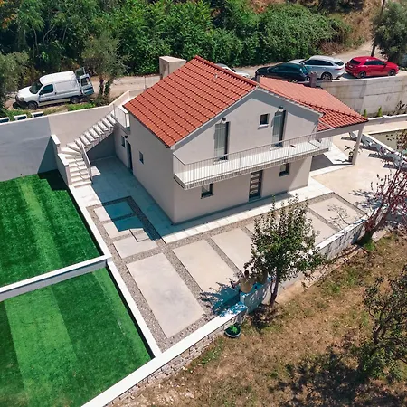 Villa Mediterranean Oasis Seaside With Pool
